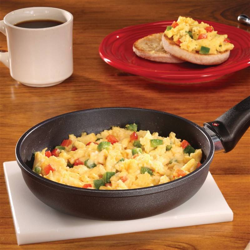 7Skillet / Frying Pan from Swiss Diamond Nonstick Cookware