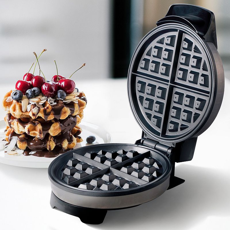 Brentwood Select Nonstick Belgian Waffle Maker in Stainless Steel