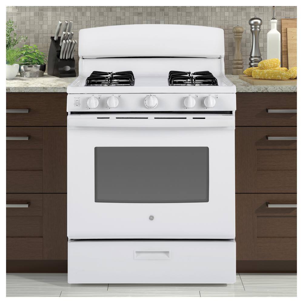 GE 30 in. 4.8 cu. ft. Freestanding Gas Range in White JGBS30DEKWW