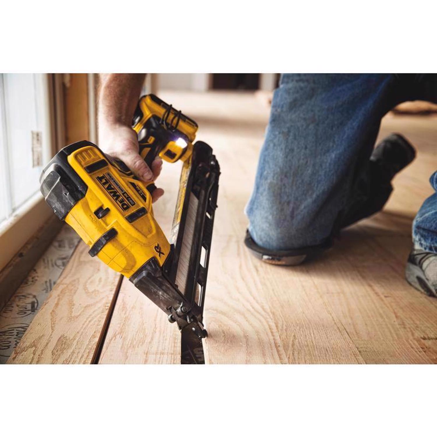 DW 20V Max XR 15 Ga. Cordless Nailer 20 V