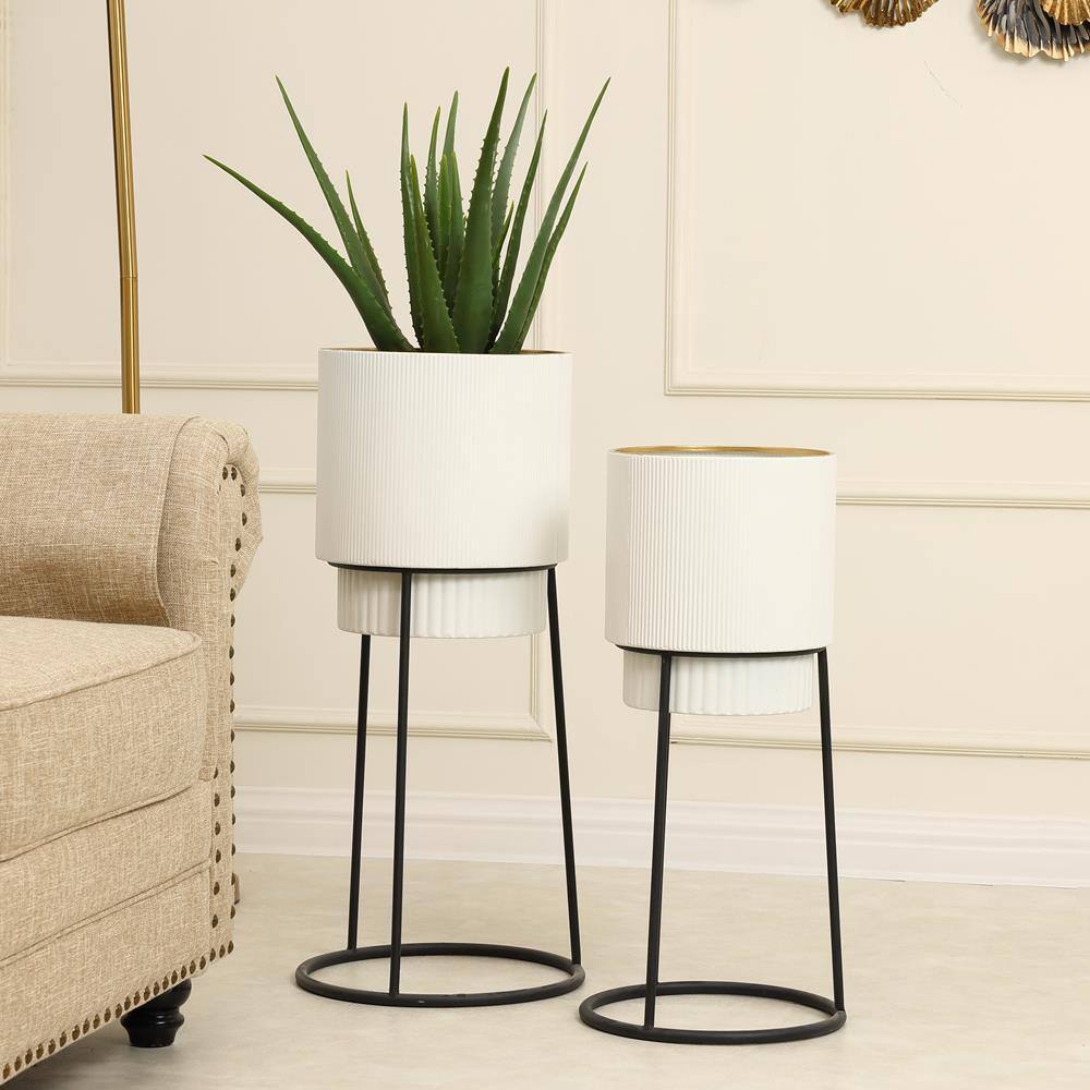 Luxen Home White Metal Cachepot Planters with Black Metal Stands (2-Pack) WHPL1453