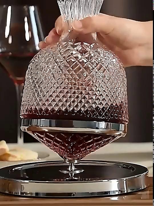 Luxury Rotating Wine Decanter Lead-Free Clear Crystal Glass Red Wine Aerator Decanter Set Elegant for Wine Lovers