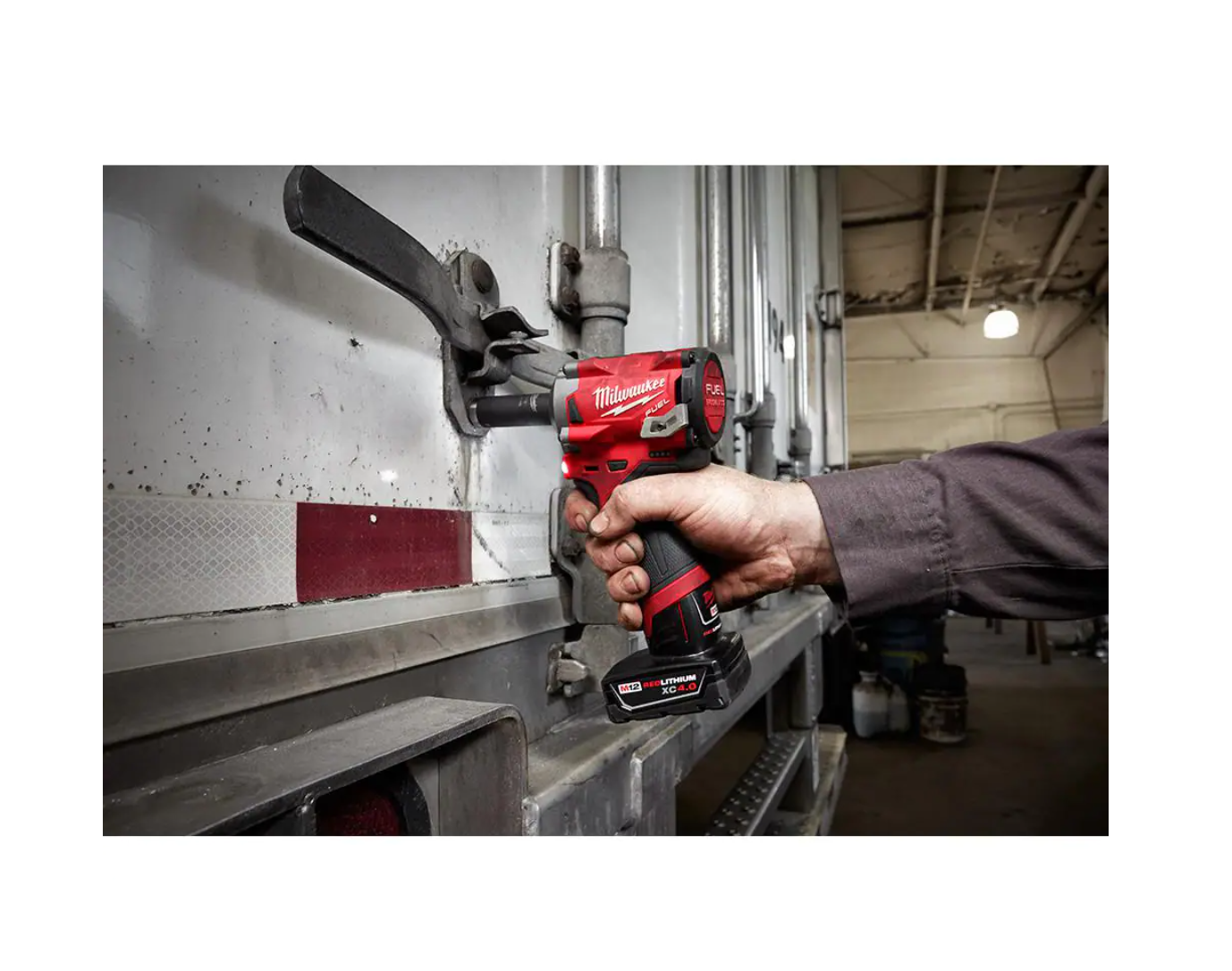 Milwaukee 2555-22-48-11-2460 M12 FUEL 12V Lithium-Ion Brushless Cordless Stubby 1/2 in. Impact Wrench Kit with 6.0Ah Battery