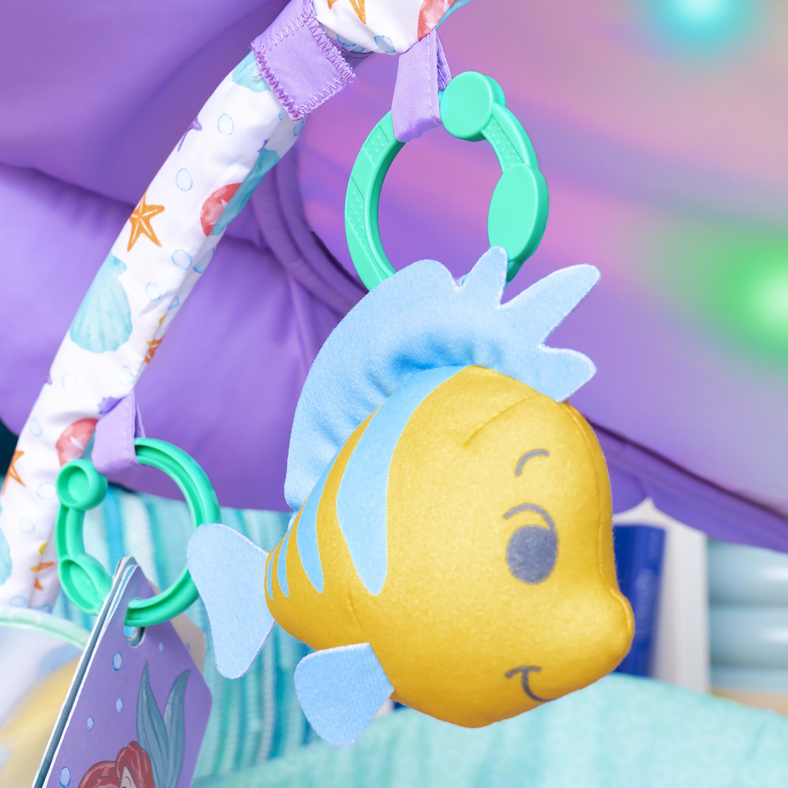 Bright Starts The Little Mermaid Twinkle Trove Light-Up Musical Baby Activity Gym with Tummy Time Pillow， Newborn+