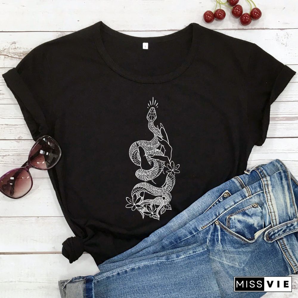 Gothic Hand With Snake T-shirt Mystical Witchy Woman Tshirt Aesthetic Spiritual Boho Witch Tee Shirt Top