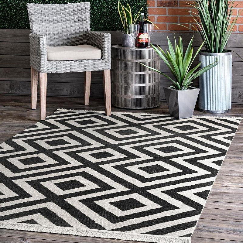 nuLOOM Rayne Diamond Fringe Indoor/Outdoor Area Rug