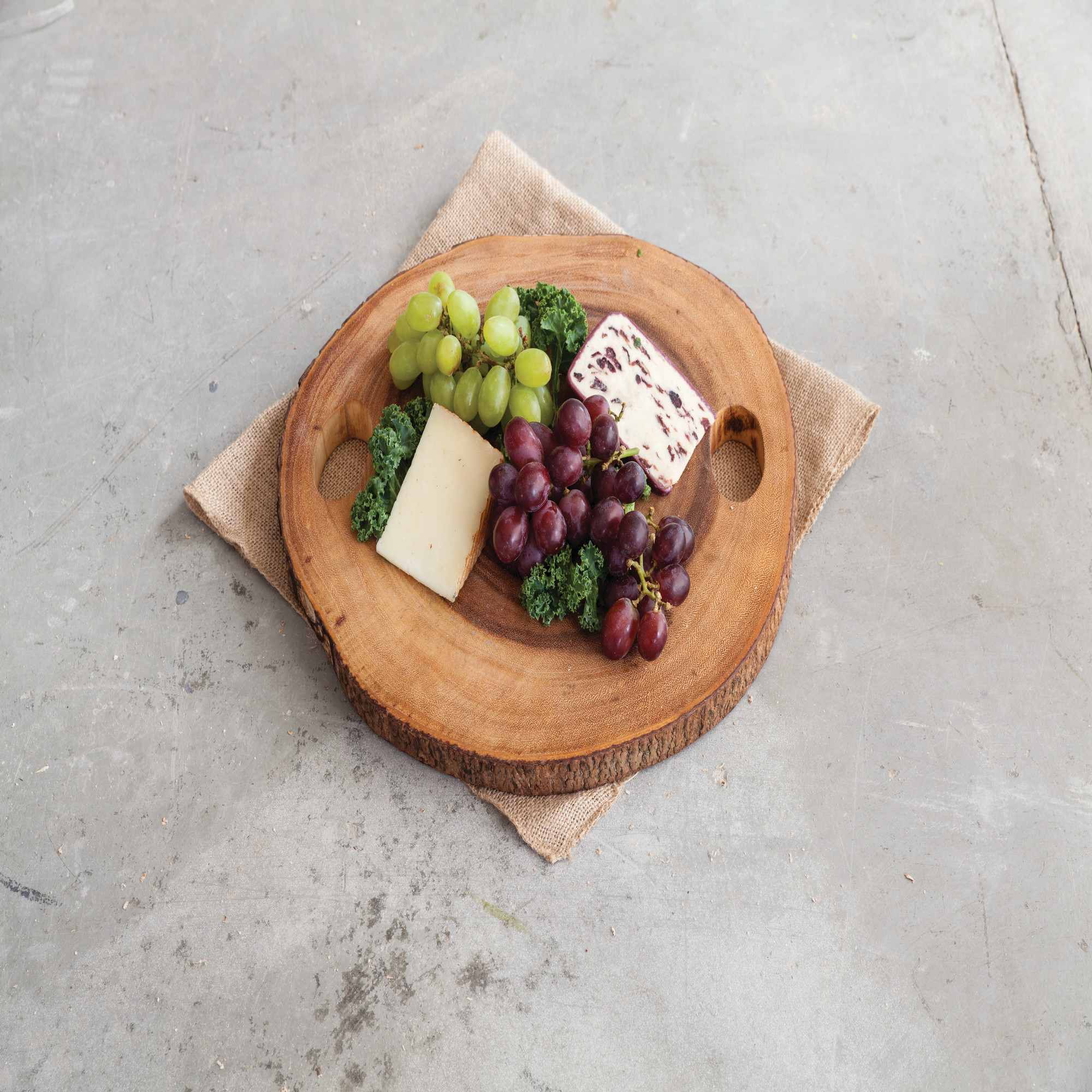 Twine Acacia Wood Cheese Board， Natural Wood， Hemp Farmhouse-Style Handles