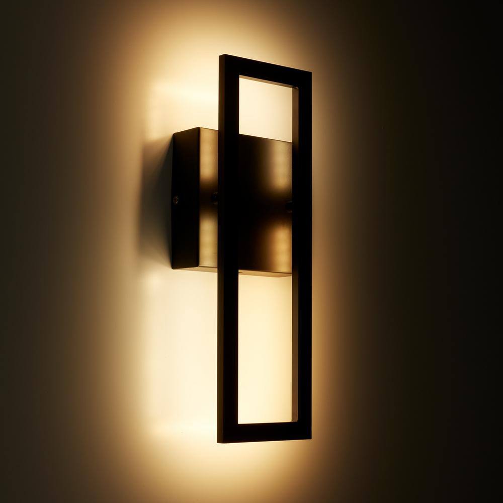 Globe Electric McKay Black Modern IndoorOutdoor Integrated LED 1-Light Wall Sconce 51432