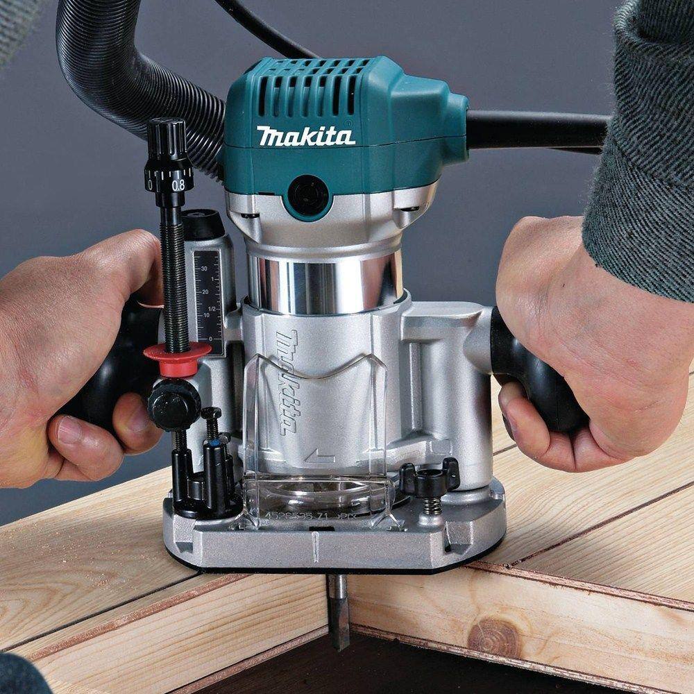 Makita 6.5 Amp 1-14 HP Corded Plunge Base Variable Speed Compact Router Kit With Collet Base Straight Guide (2) Wrenches RT0701CX7