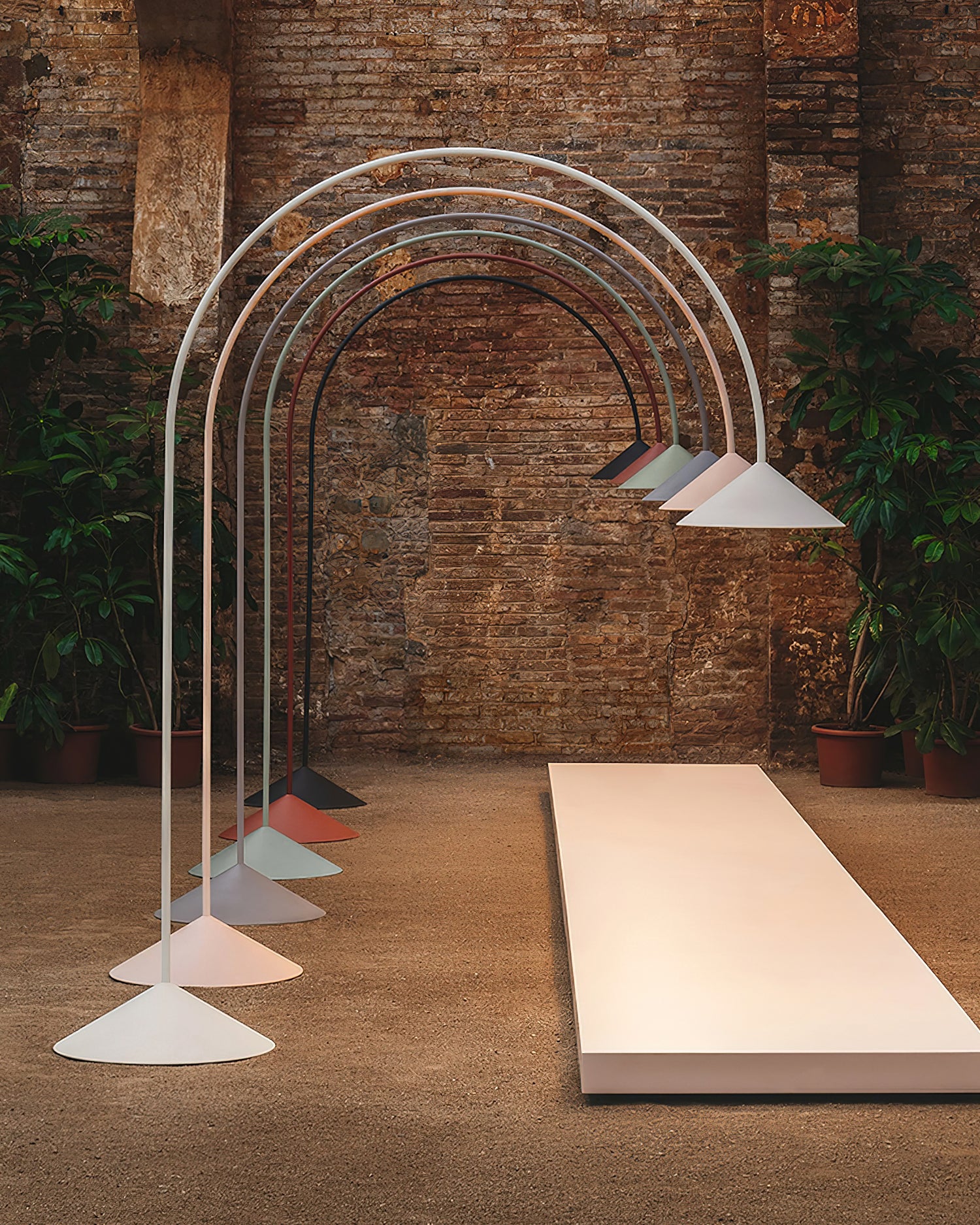 Arc Out Floor Lamp