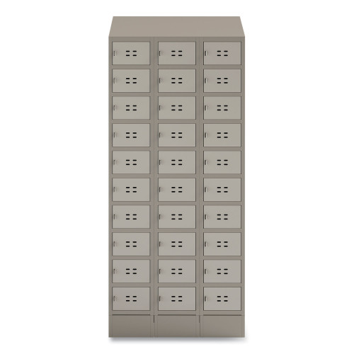 Safco Triple Continuous Metal Locker Base Addition， 35w x 16d x 5.75h， Tan， Ships in 1-3 Business Days (5520TN)