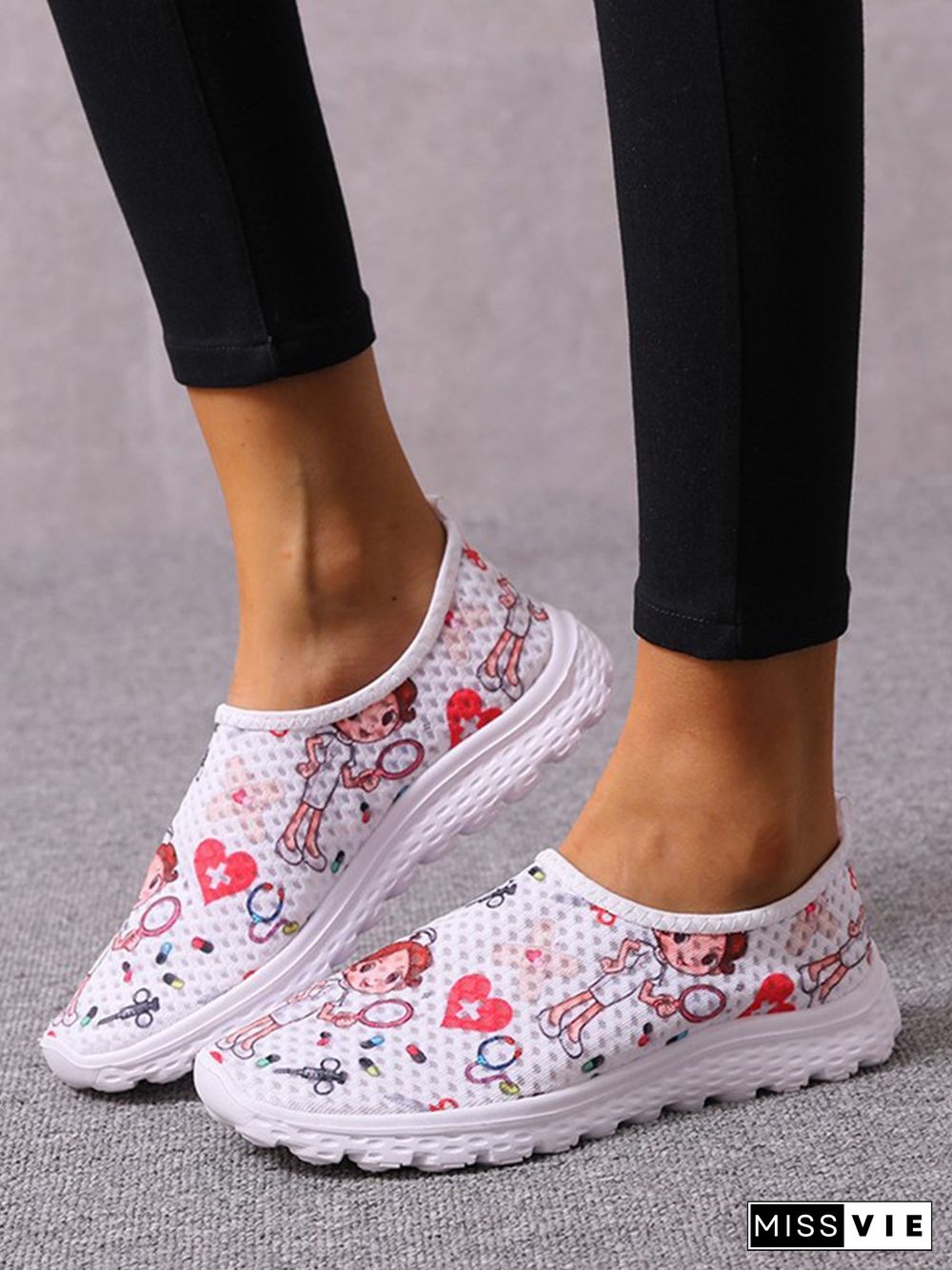 Nurse Fighting Epidemic Print Breathable Tulle Mesh Lightweight Sneakers