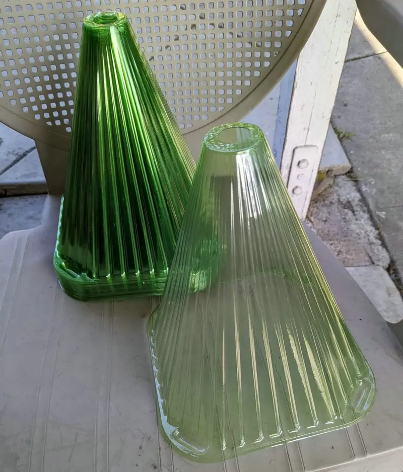 Transparent Green Reusable Garden Cloches Plant Bell Cover Greenhouse Bell Jar Cloches for Protection Against Sun Frost Snails