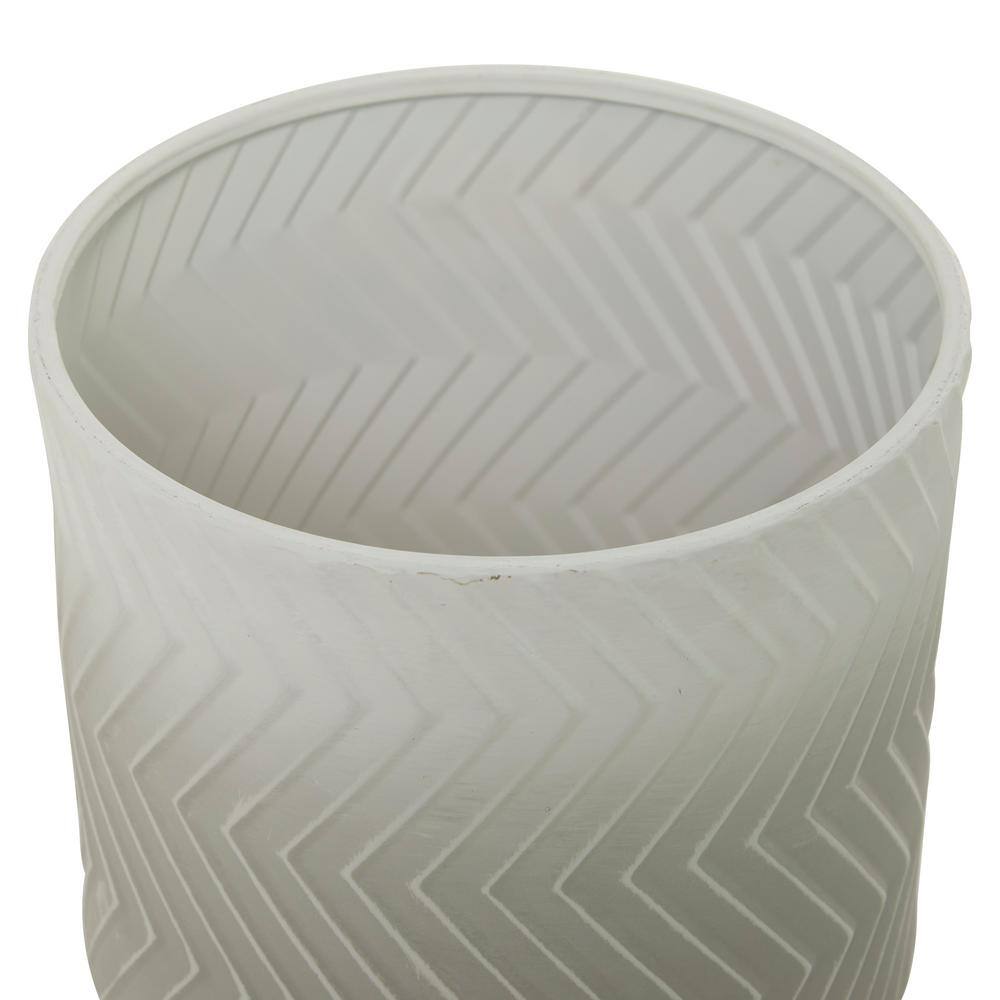 Litton Lane 26 in. and 20 in. Large White Metal Planter with Removable Stand (2- Pack) 041974