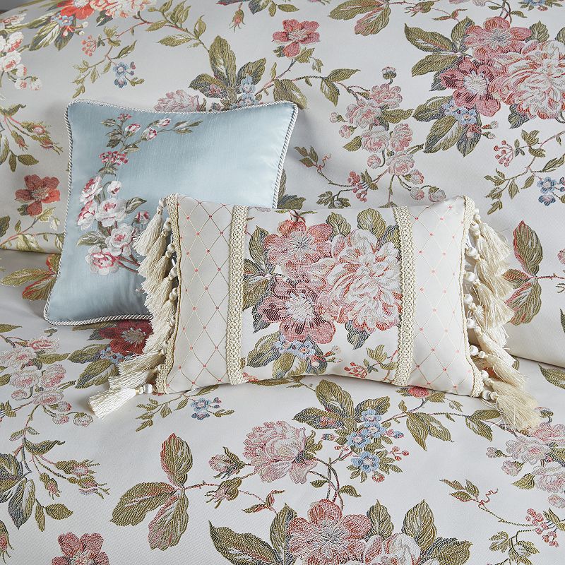 Madison Park Signature Carolyn Oversized and Overfilled Jacquard Floral Comforter Set with Throw Pillows