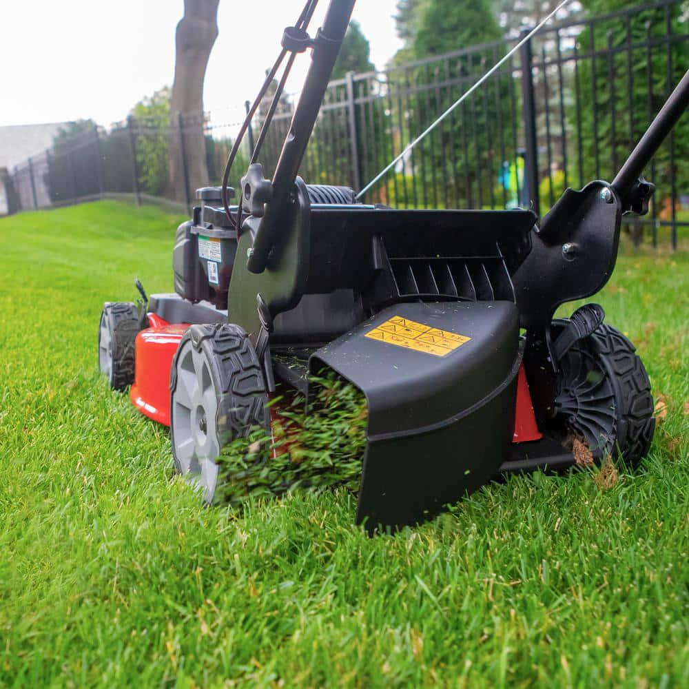 Toro 22 in Recycler Briggs and Stratton High Wheel FWD Gas Walk Behind Self Propelled Lawn Mower with Super Bagger