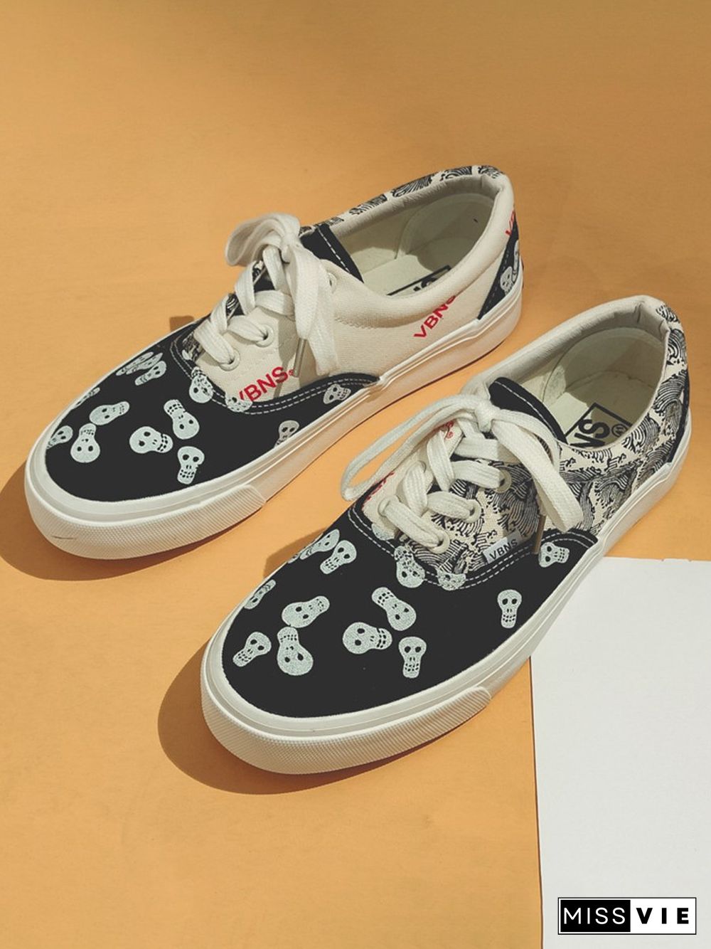 Street All Season Skull Printing Flat Heel Closed Toe Standard Lace-Up Non-Slip Sneakers for Women