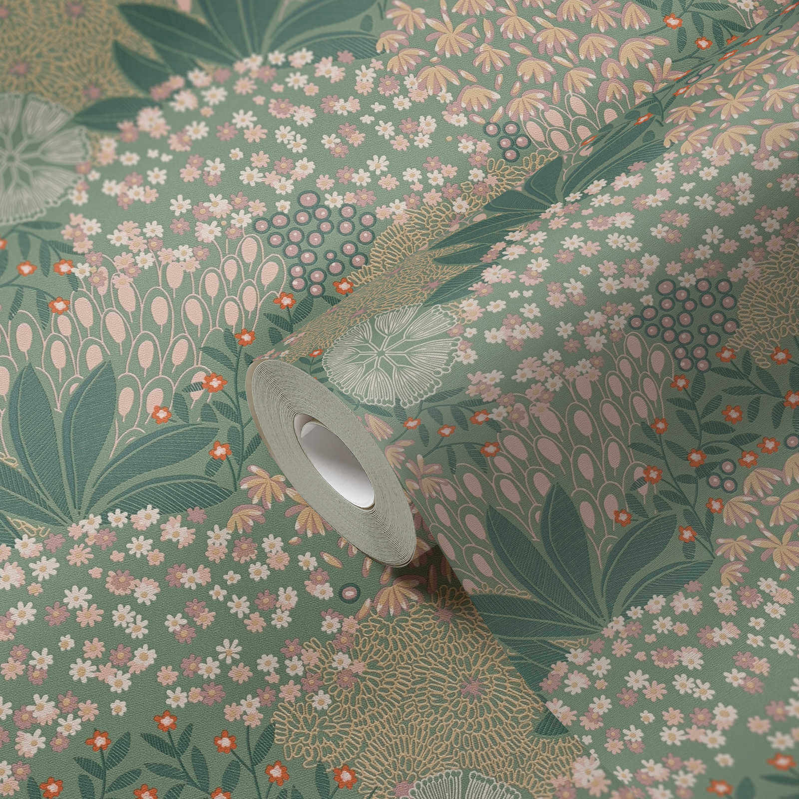 Forest Bloom Motif Wallpaper in Green/Pink