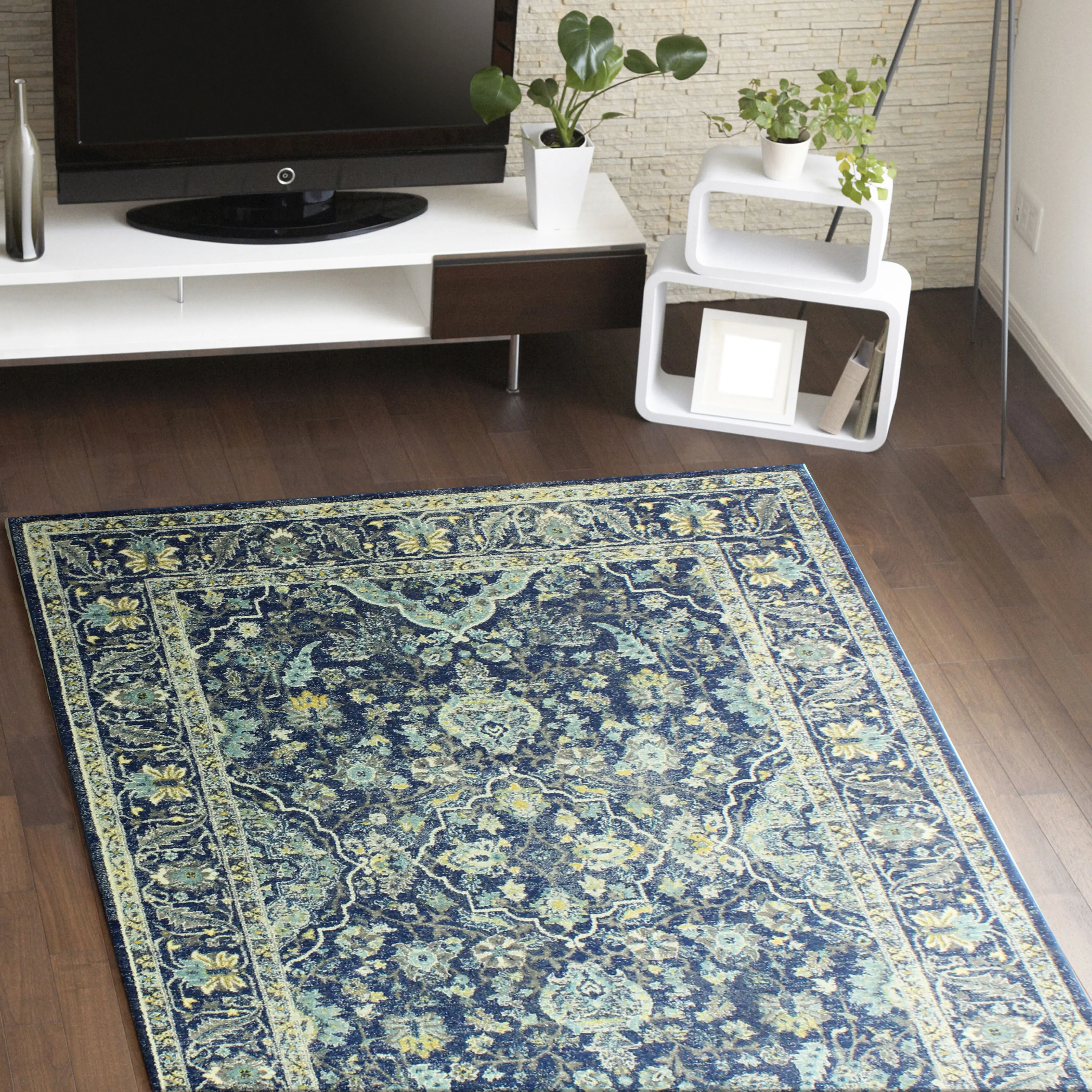 Everek 8 x 10 Dark Navy Blue Rug