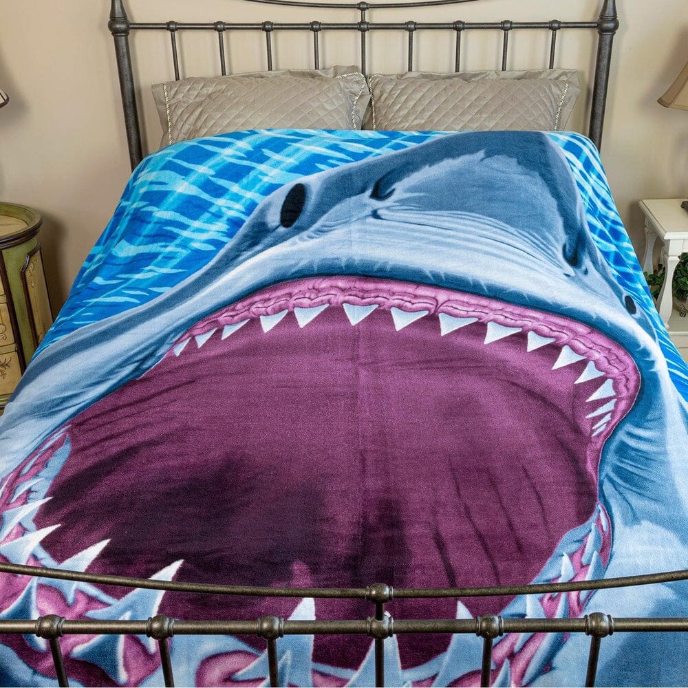 Great White Shark Super Soft Full/Queen Size Plush Fleece Blanket