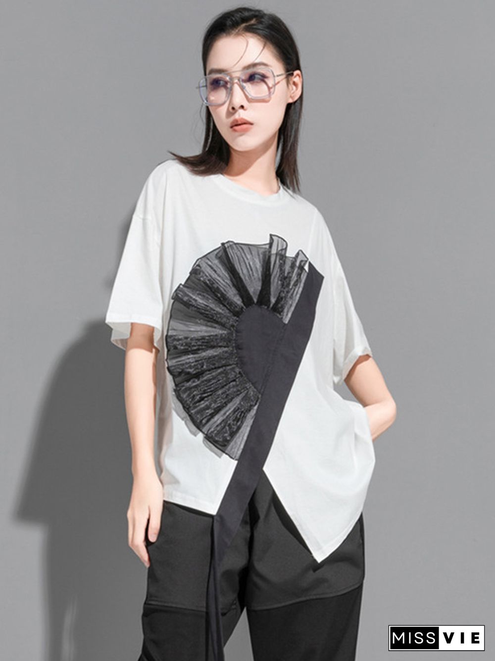 Stylish Black White Irregular Applique T-Shirt