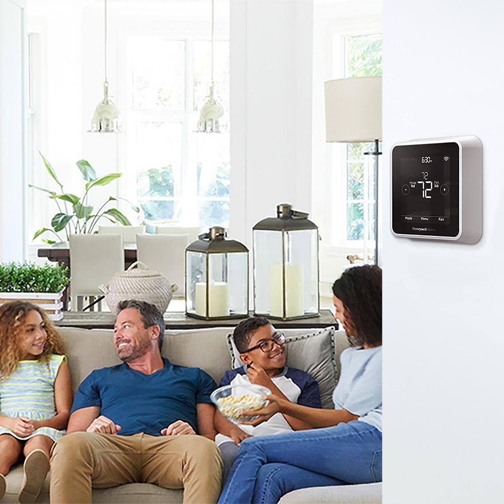 Honeywell Home T5 7-Day Smart Wi-Fi Programmable Thermostat with Geofence Technology RTH8800WF2022