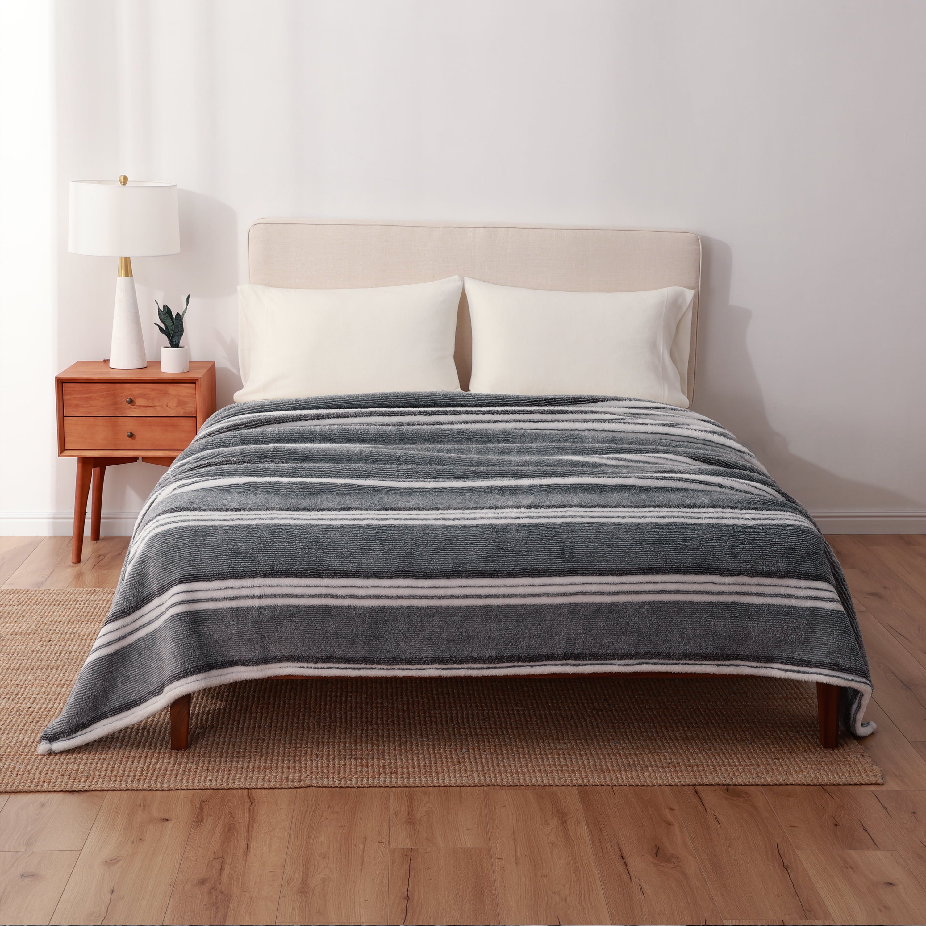 Berkshire Blanket Eco Plush Bed Blanket， Grey Stripe， Twin