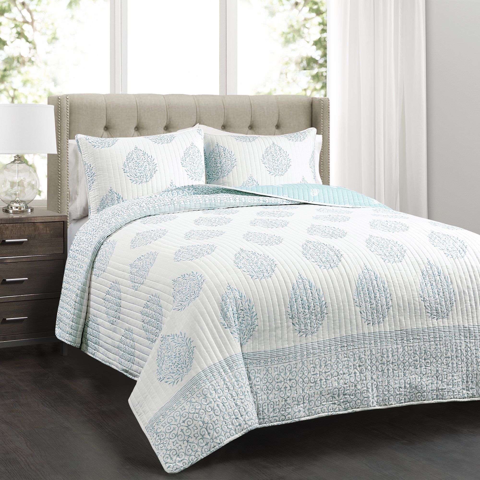 Bedding Bundle: Teardrop Leaf Quilt Set + Ravello Pintuck Comforter - Full/Queen