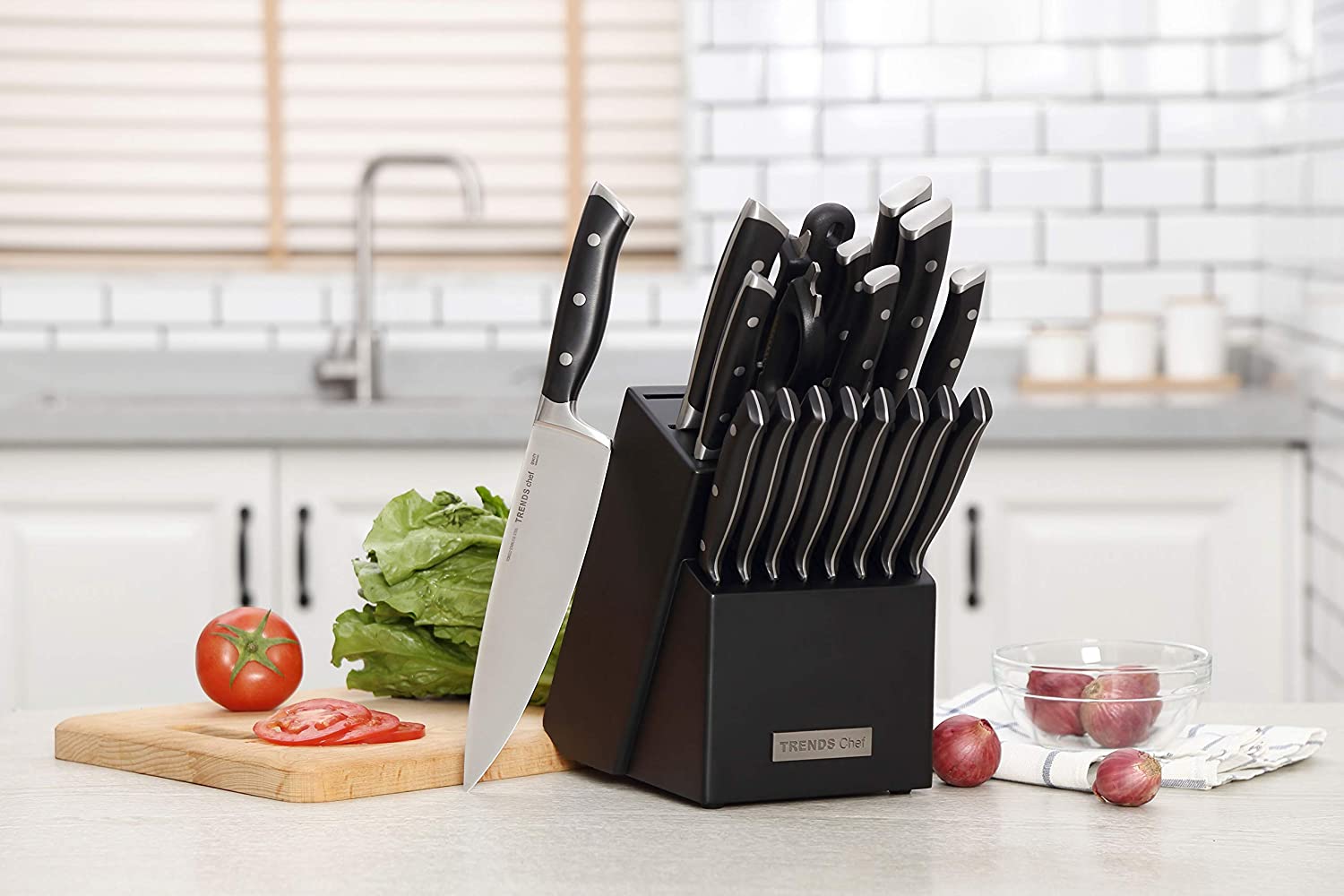 TRENDS Chef 19 Pc Premium German Steel #1.4116 Kitchen Knife Block Set. Triple Rivet， This set of Knives is a super sharp knife set for the kitchen， 16 Knives， Sharpener， Block， and kitchen shears.