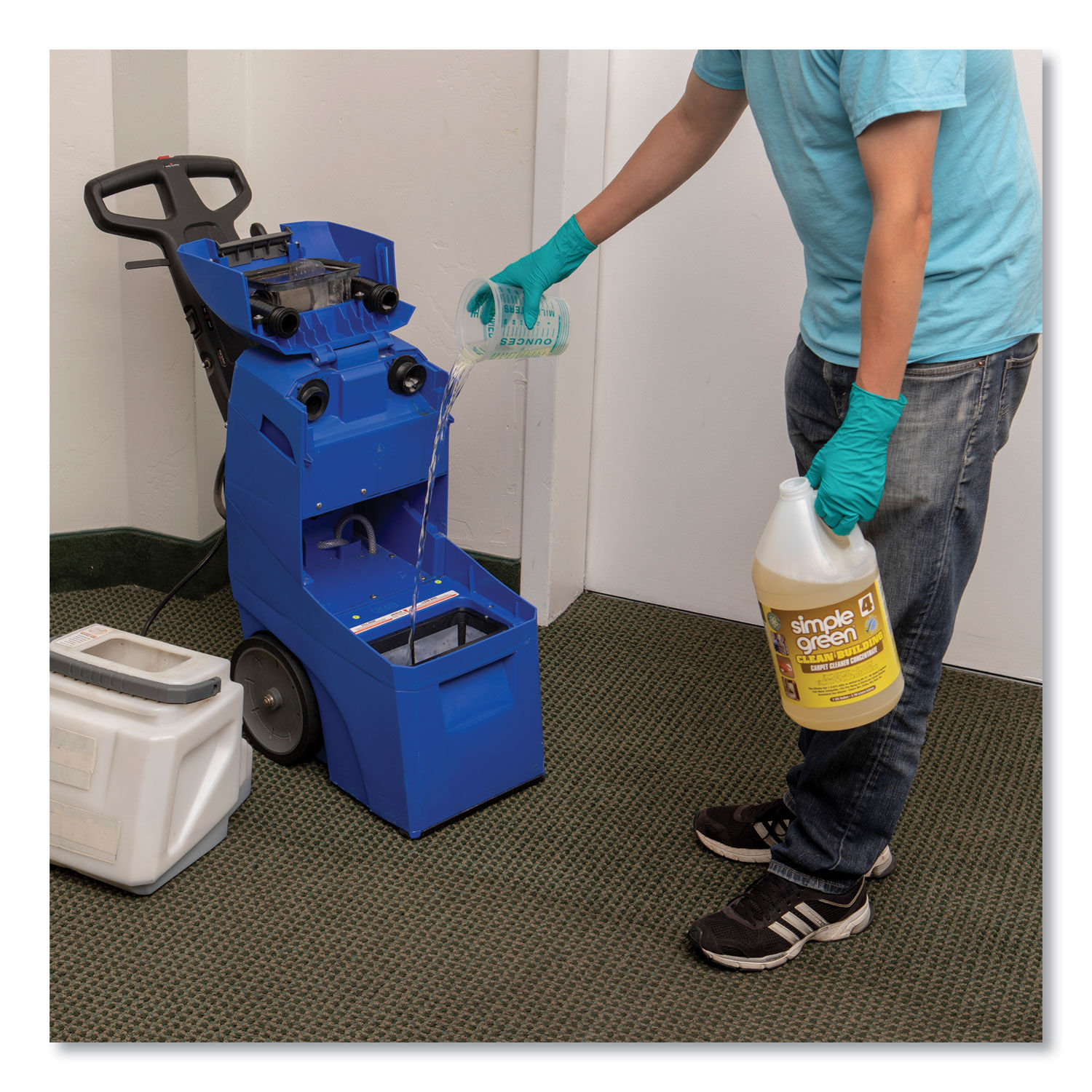 Clean Building Carpet Cleaner Concentrate by Simple Greenandreg; SMP11201