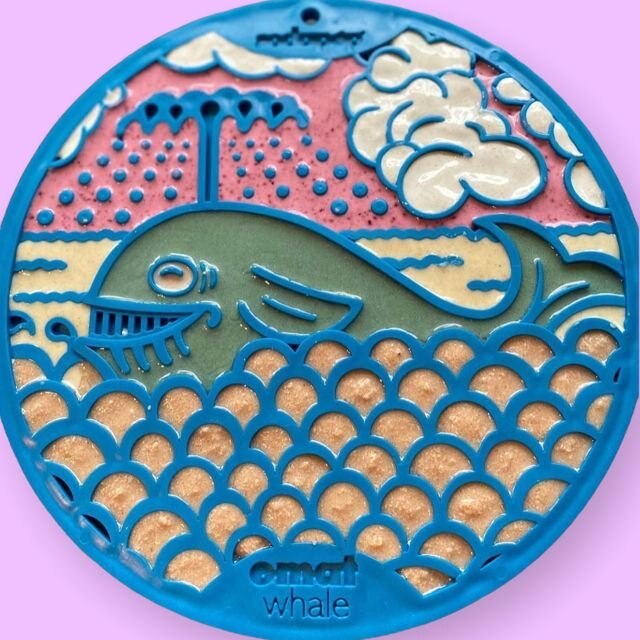 SodaPup Whale Dog Lick Mat， Blue， Large