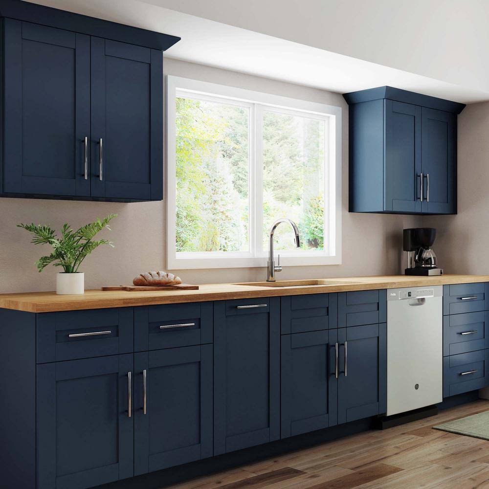 Contractor Express Cabinets Arlington Vessel Blue Dark 96 in. x 0.75 in. x 0.75 in. Edge Quarter Round Molding QR8-XVB