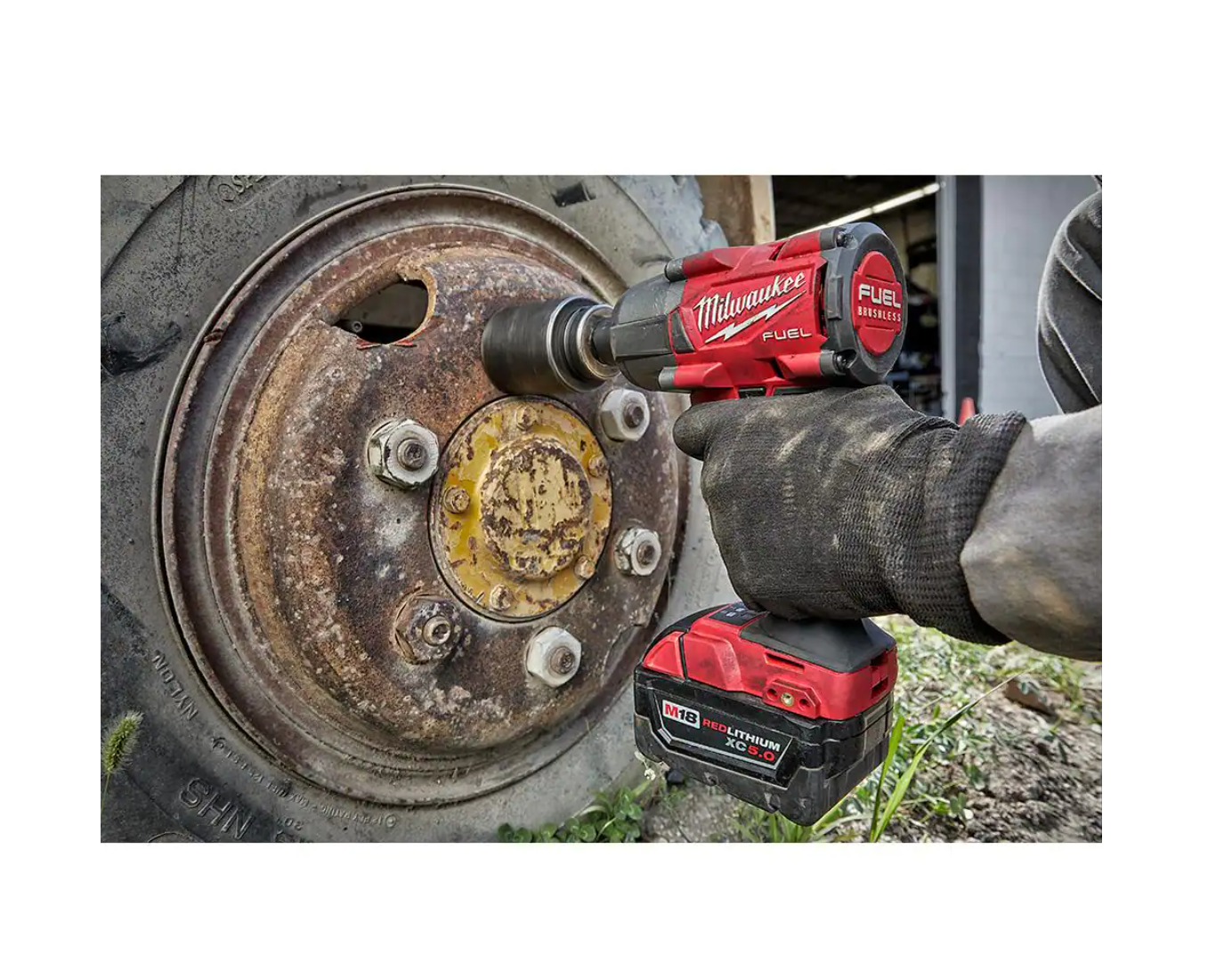 Milwaukee 2962-22-49-16-2960 M18 FUEL GEN-2 18V Lithium-Ion Brushless Cordless Mid Torque 1/2 in. Impact Wrench with Friction Ring Kit with Boot