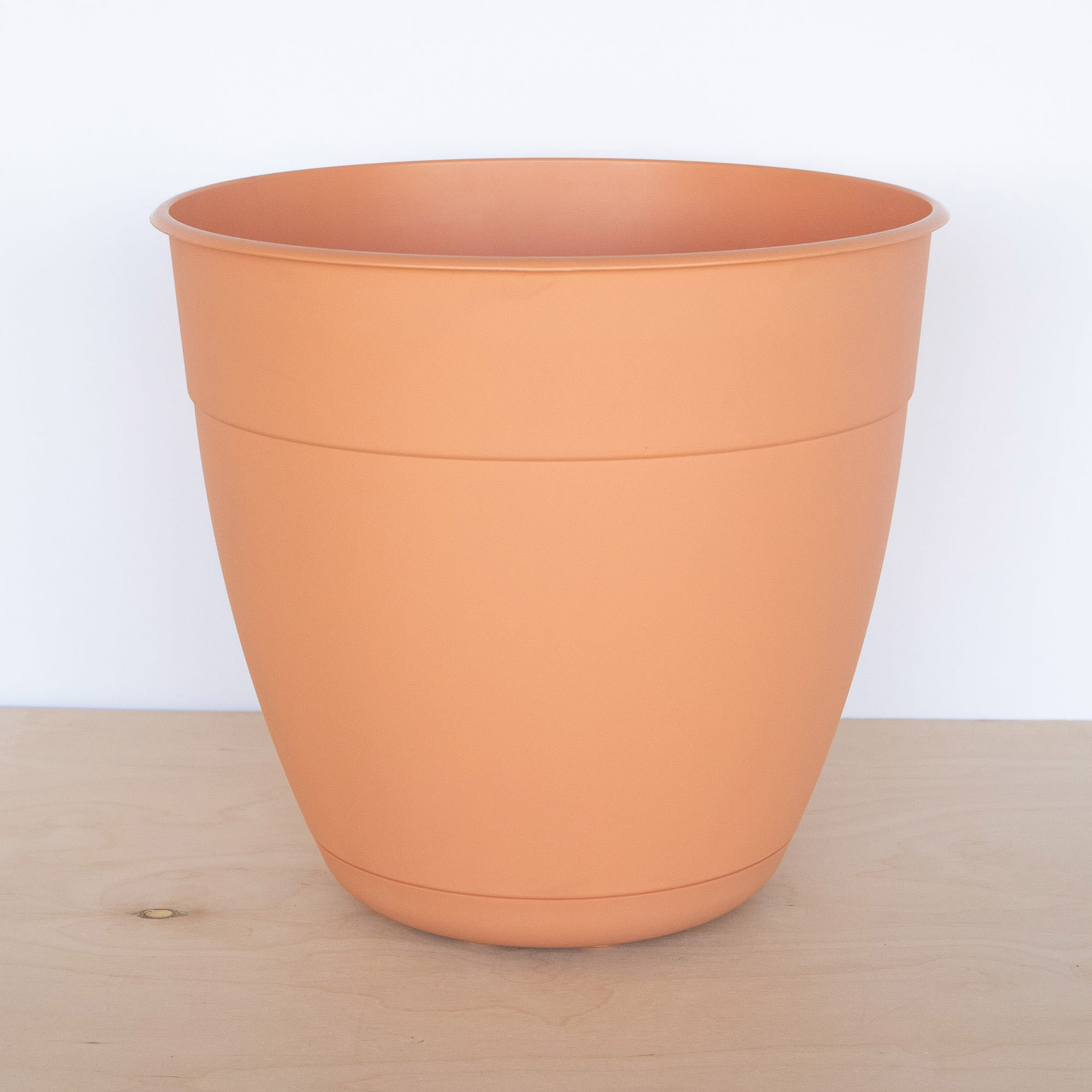 Bloem Dayton Planter With Saucer: 12" Coral