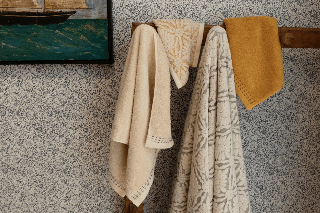 Nickey Kehoe Marguerite Bath Towel in Chamomile