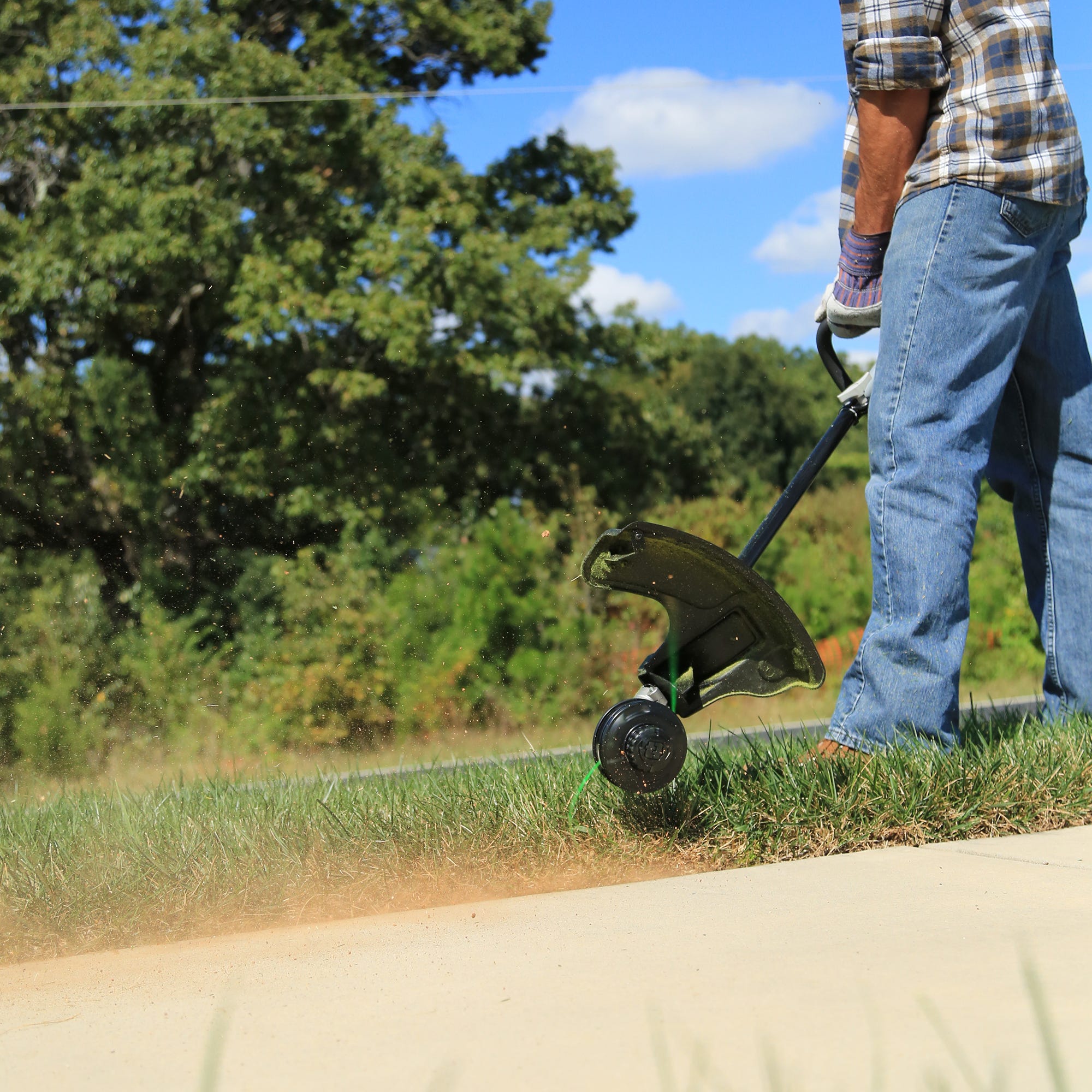 Greenworks 40V 14 in. Brushless String Trimmer Attachment Capable with 4Ah Battery and Charger