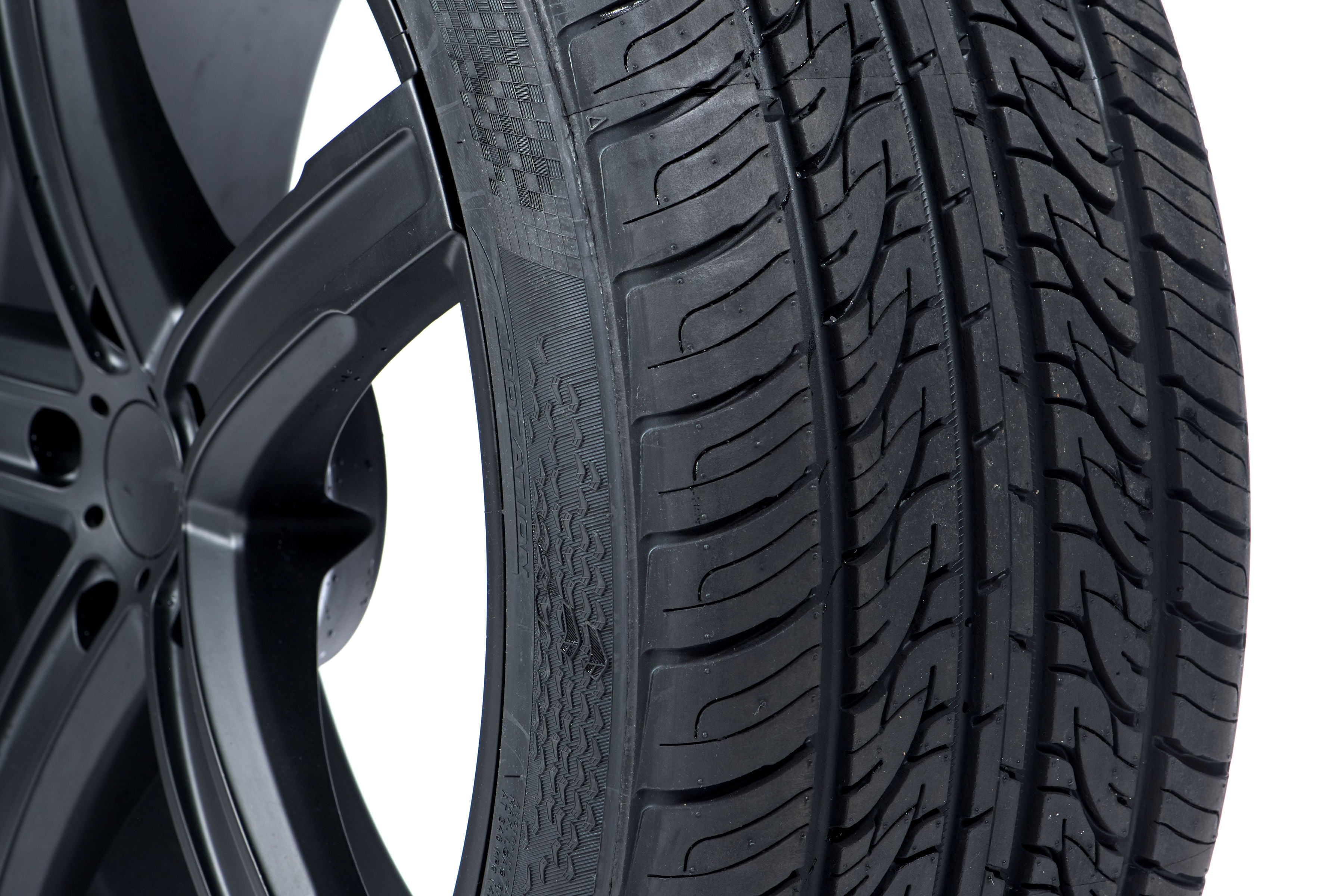 Vercelli Strada 2 All-Season Tire - 235/50R17 100W