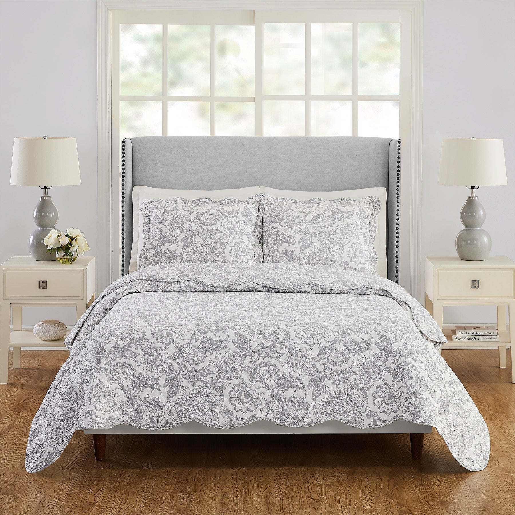 Java Lace Scallop Quilt Set, Full - Queen