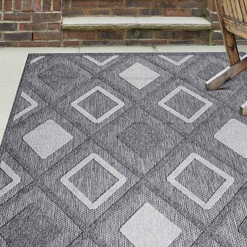 Superior Modern Geometric Diamond Lattice Indoor Outdoor Area Rug