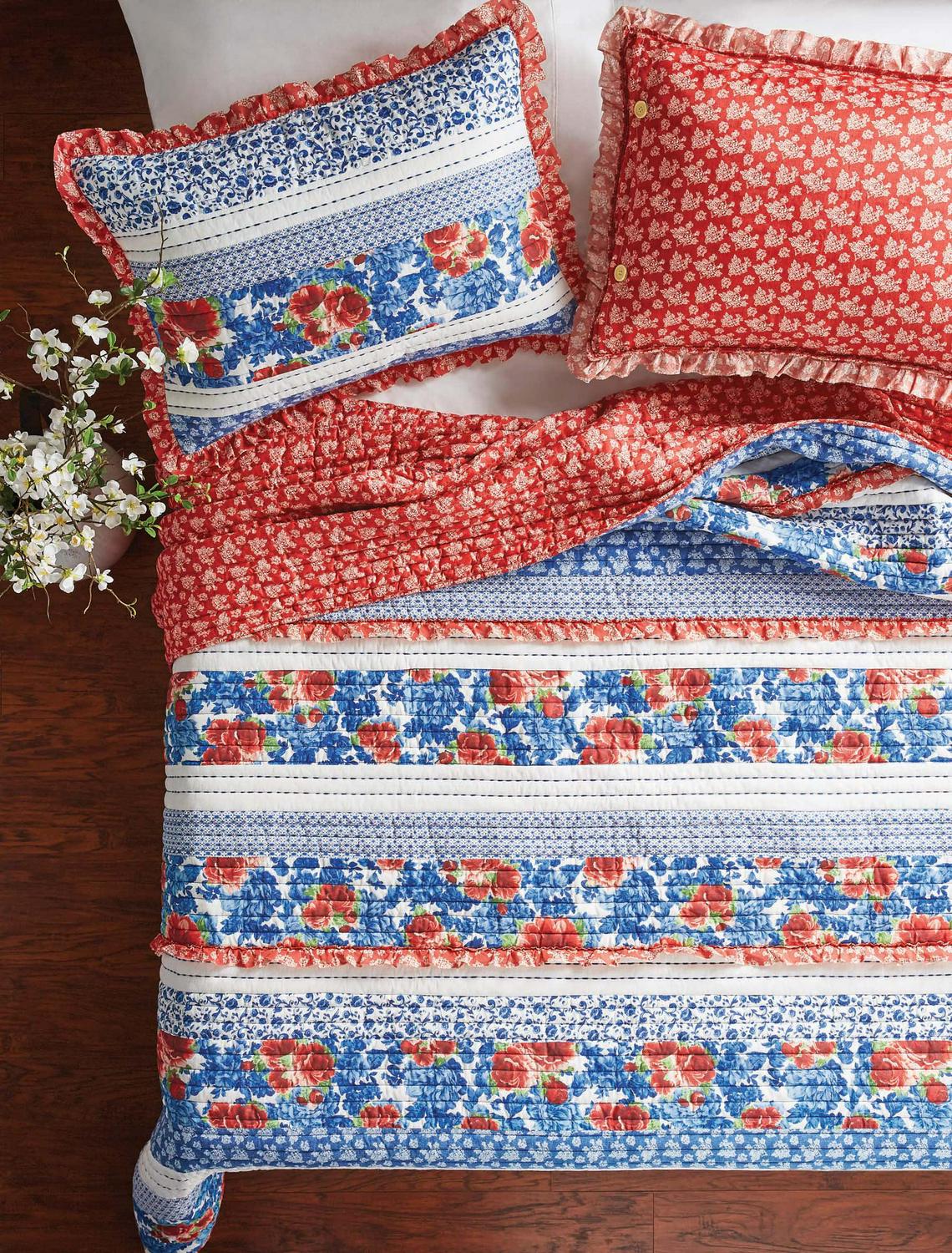 The Pioneer Woman Blue Heritage Floral Cotton Full/Queen Quilt