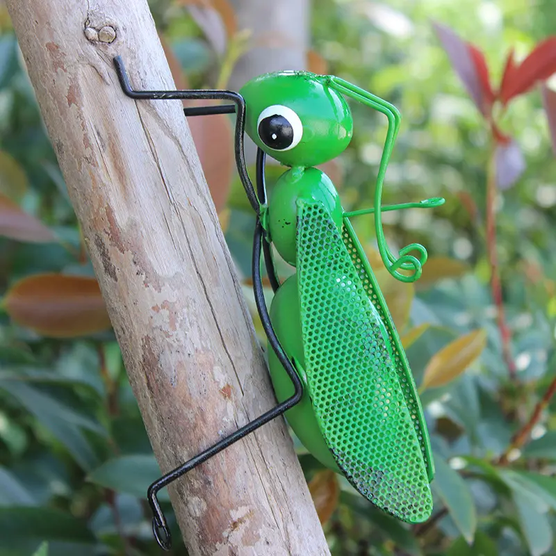 Promotion Gift Cheap Hand painted Colored Locusts Metal Garden Ornaments Supplies