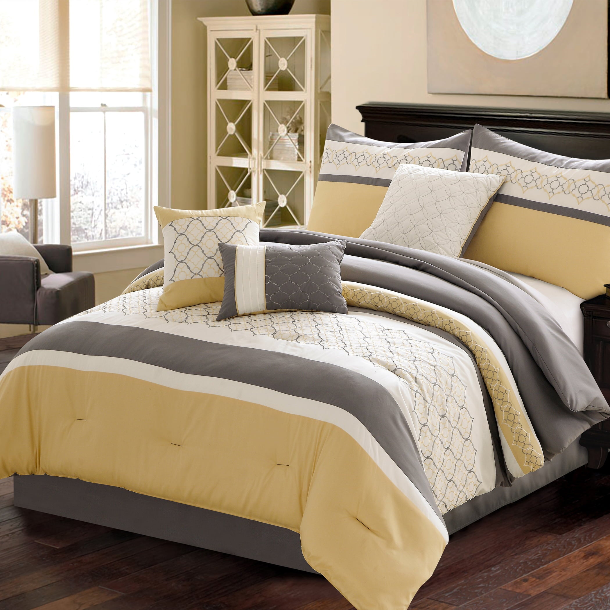 Riverbrook Home 7 Pc Comforter Set， Queen， Yellow/Gray， Verdugo， Embroidered， Polyfil