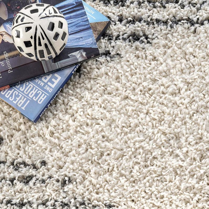 nuLOOM Scarlette Shattered Diamonds Area Rug