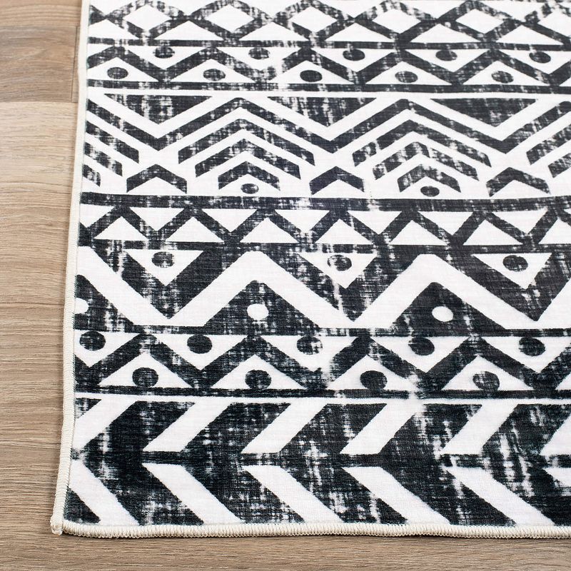 World Rug Gallery Austin Geometric Boho Machine Washable Rug