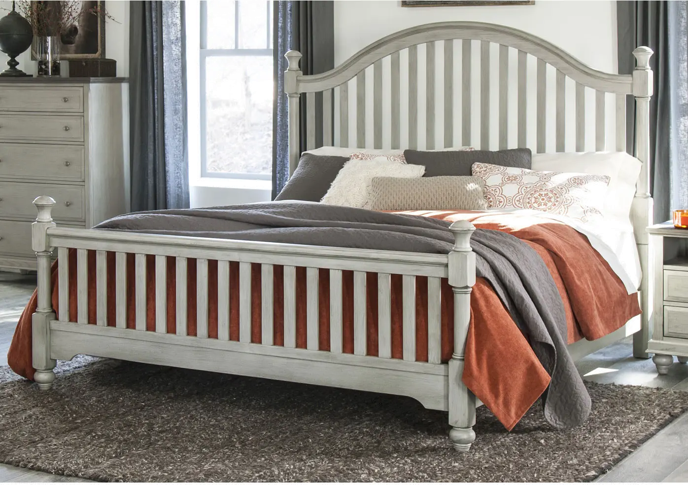 Mystic Hills Light Gray Queen Bed