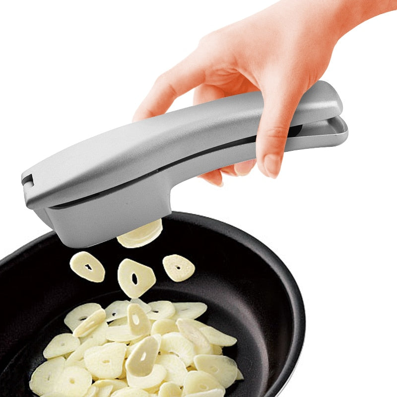 Manual garlic smasher