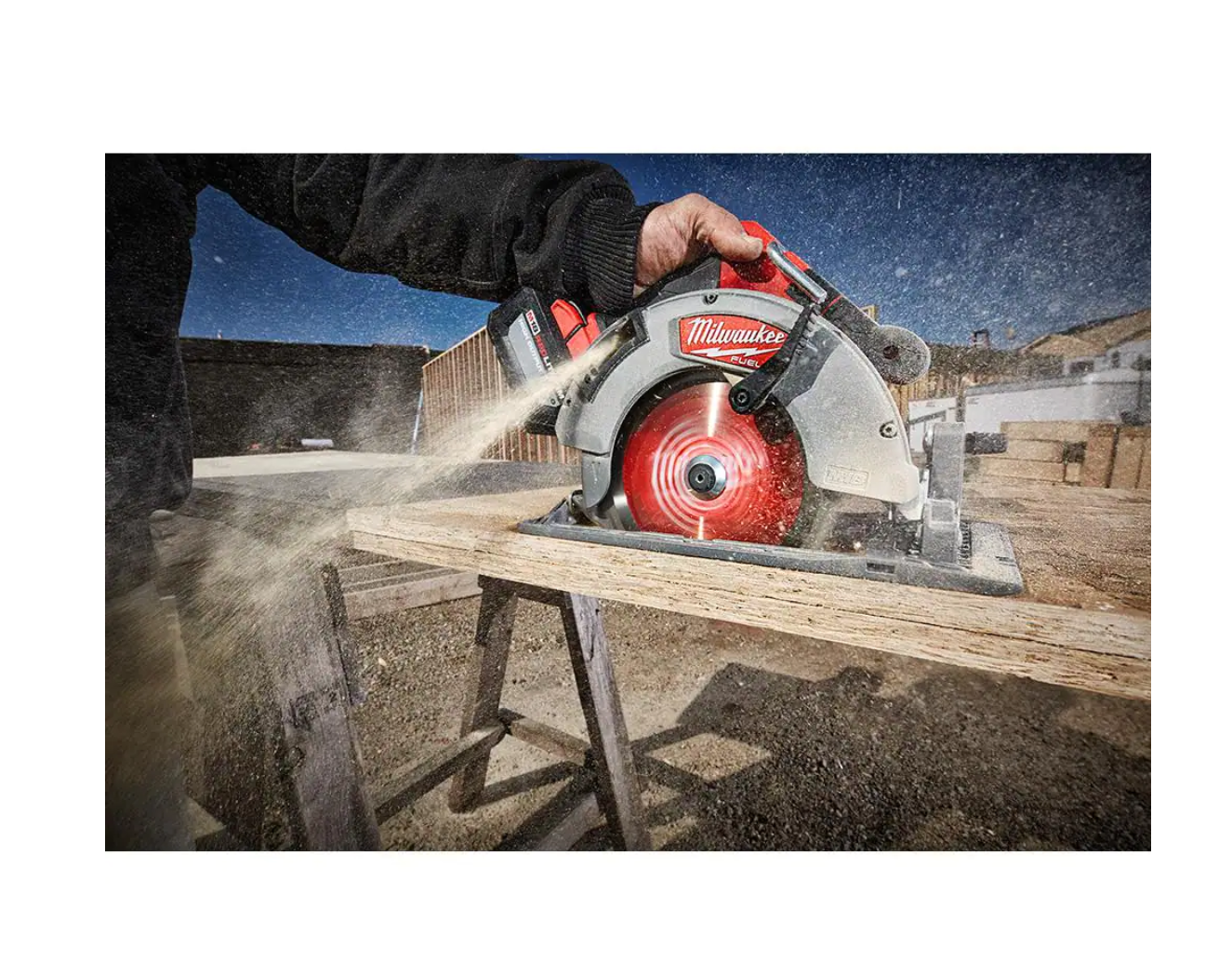 Milwaukee 2732-20-48-11-1850 M18 FUEL 18V 7-1/4 in. Lithium-Ion Brushless Cordless Circular Saw with M18 5.0 Ah Battery