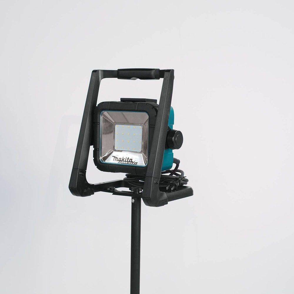 Makita 18V LXT Lithium-Ion CordlessCorded LED Flood Light DML805