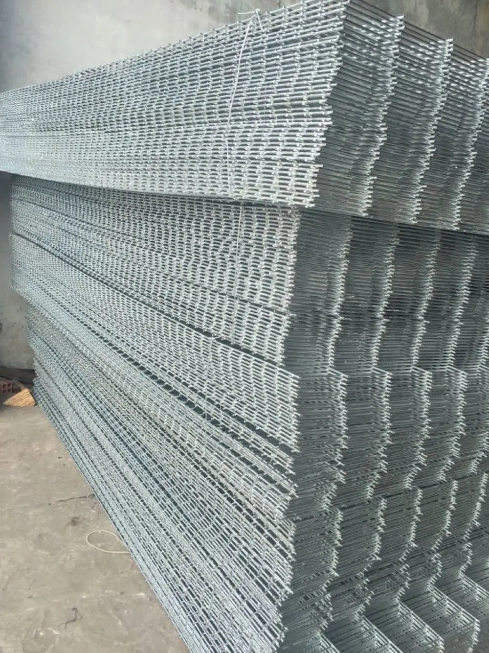 Wire Galvanized Steel Welded Mesh Panel Fences Galvanized Powder Coated High Durability Factory Direct Supply