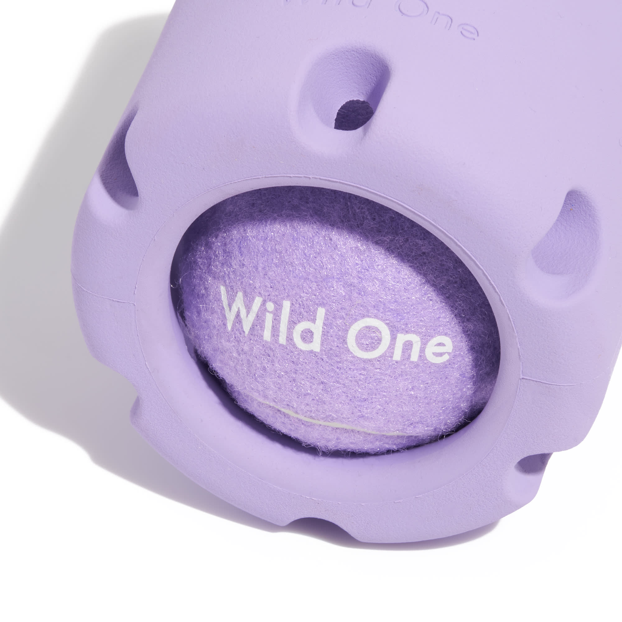 Wild One Lilac Tennis Tumble Dog Toy， Medium